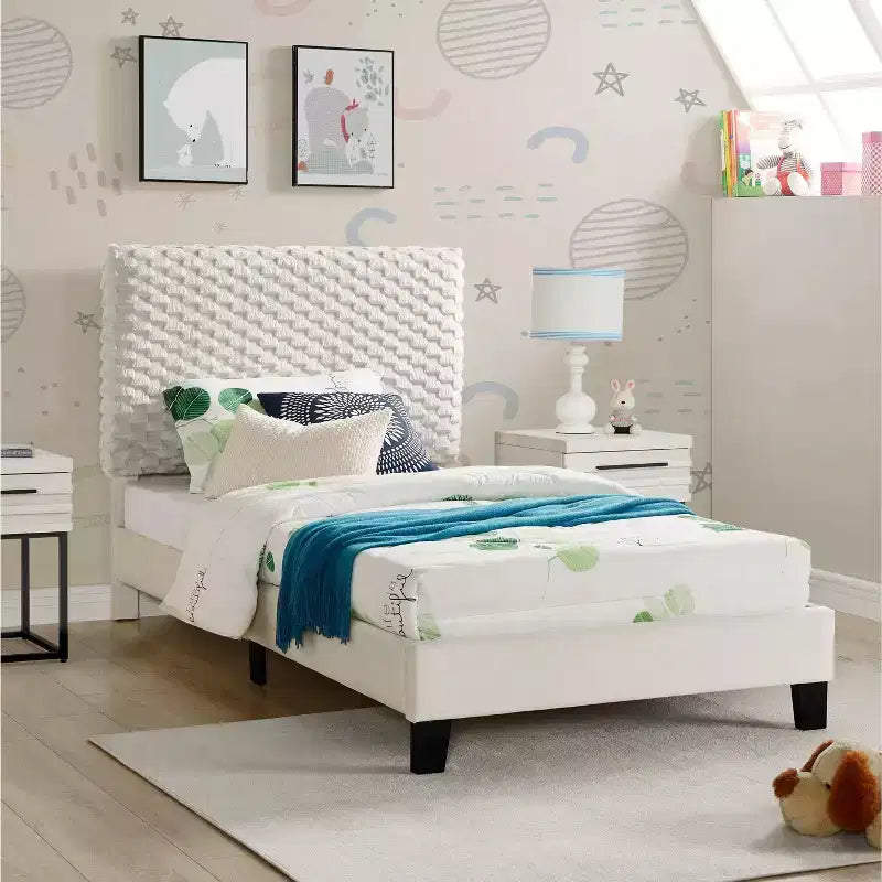 Lit plateforme rembourré 3D Findlay Plush coloris blanc cassé
