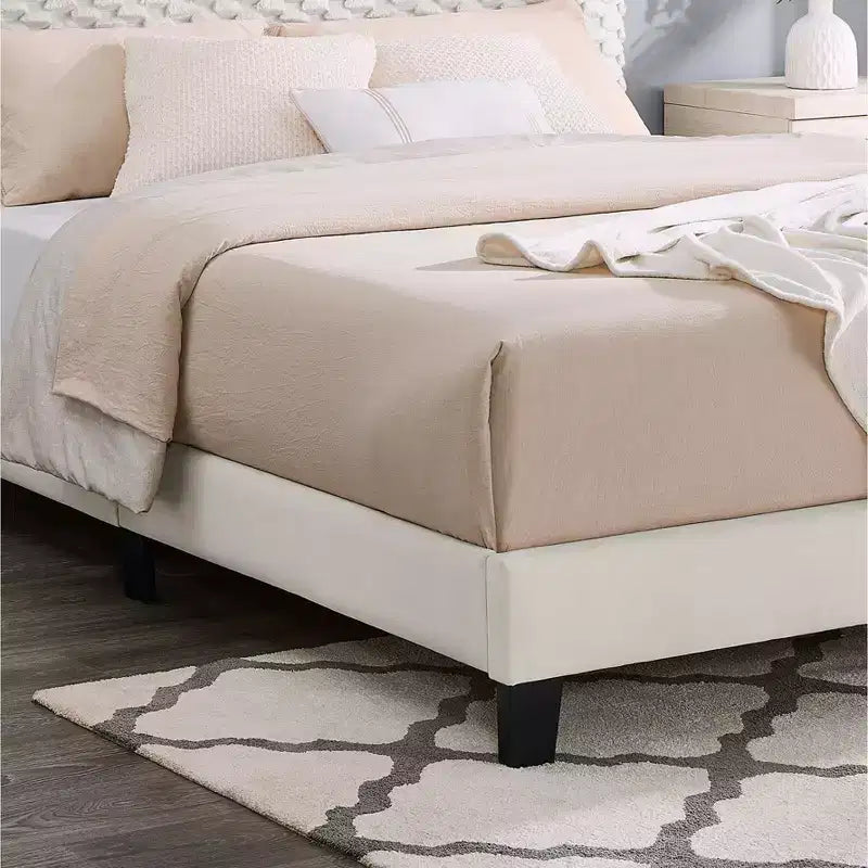 Lit plateforme rembourré 3D Findlay Plush coloris blanc cassé