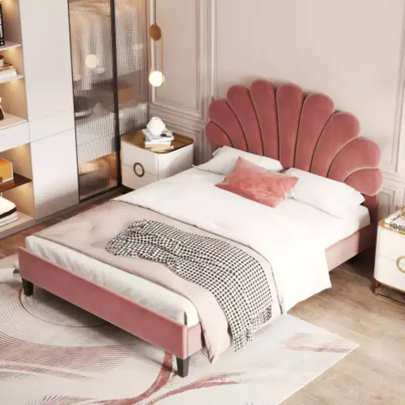 Lit plateforme tapissier pleine grandeur rouge pâte de haricot avec tête de lit florale en velours
