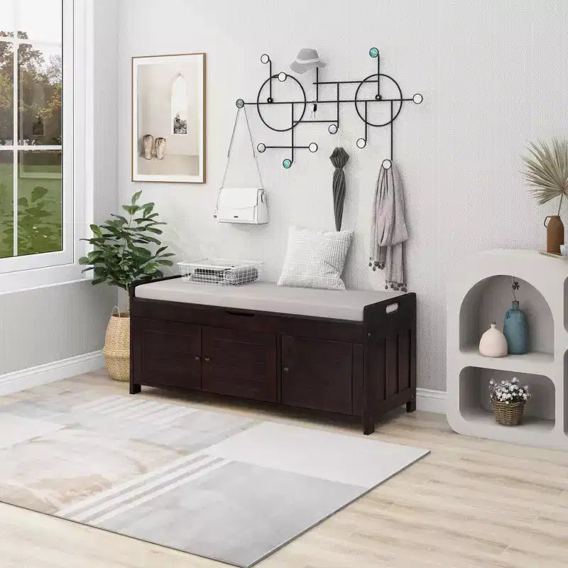Banc de chambre AndMakers de 43,5 po avec 3 portes