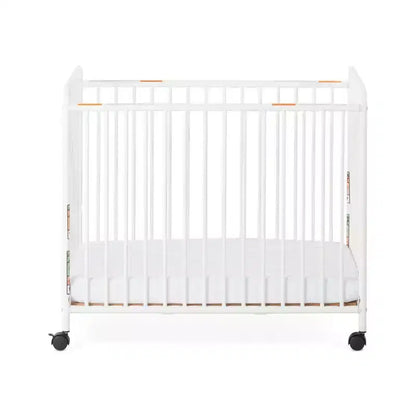 Lit de bébé portable compact non pliant Child Craft Siesta en métal avec 2 matelas et roues verrouillables, construction métallique durable, facile à nettoyer (blanc)