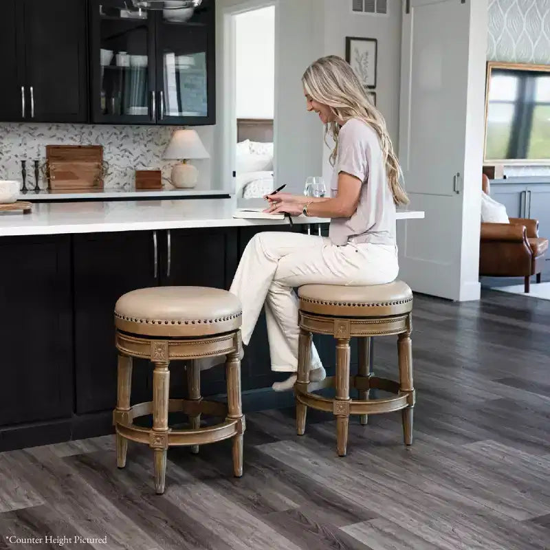Tabourets de bar pivotants sans dossier Maven Lane 31 Pullman avec similicuir