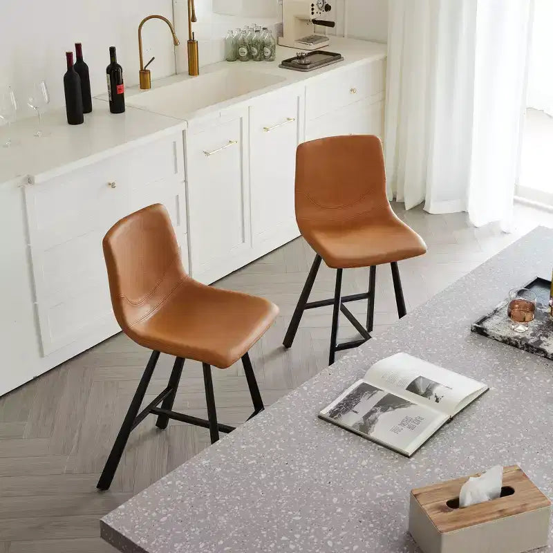 Okak Modern Lot de 2 tabourets de bar, chaises d'îlot de cuisine avec dossier incurvé ergonomique et repose-pieds, tabourets de comptoir en similicuir
