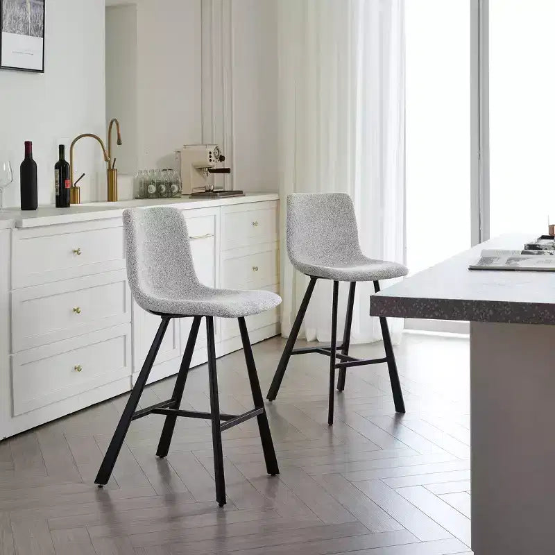 Okak Modern Lot de 2 tabourets de bar, chaises d'îlot de cuisine avec dossier incurvé ergonomique et repose-pieds, tabourets de comptoir en similicuir