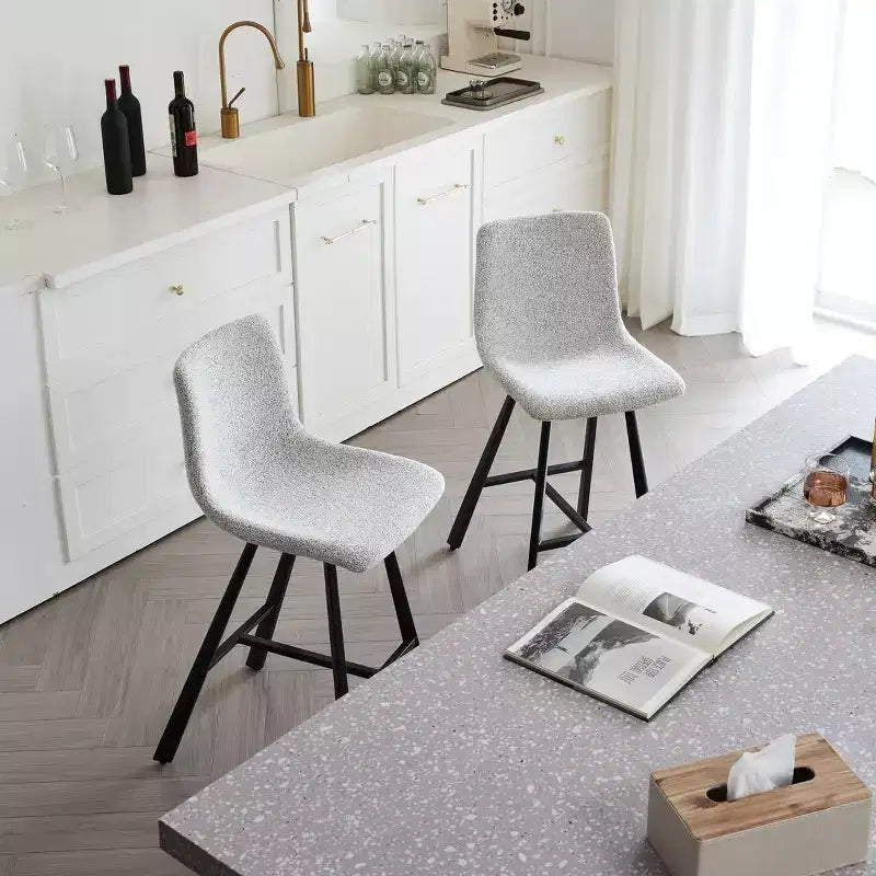 Okak Modern Lot de 2 tabourets de bar, chaises d'îlot de cuisine avec dossier incurvé ergonomique et repose-pieds, tabourets de comptoir en similicuir