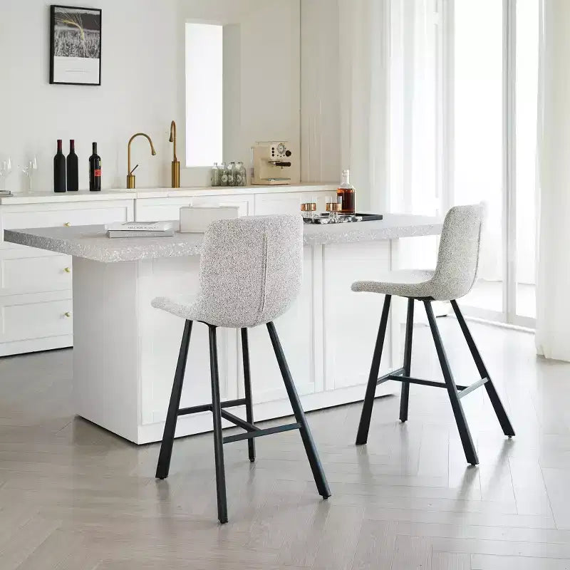 Okak Modern Lot de 2 tabourets de bar, chaises d'îlot de cuisine avec dossier incurvé ergonomique et repose-pieds, tabourets de comptoir en similicuir