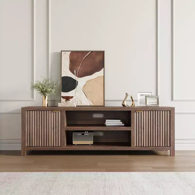 Meuble TV cannelé pour téléviseurs de 75 pouces et plus, meuble de divertissement moderne avec rangement à 2 niveaux, étagères réglables et poignées, console média pour salon et chambre