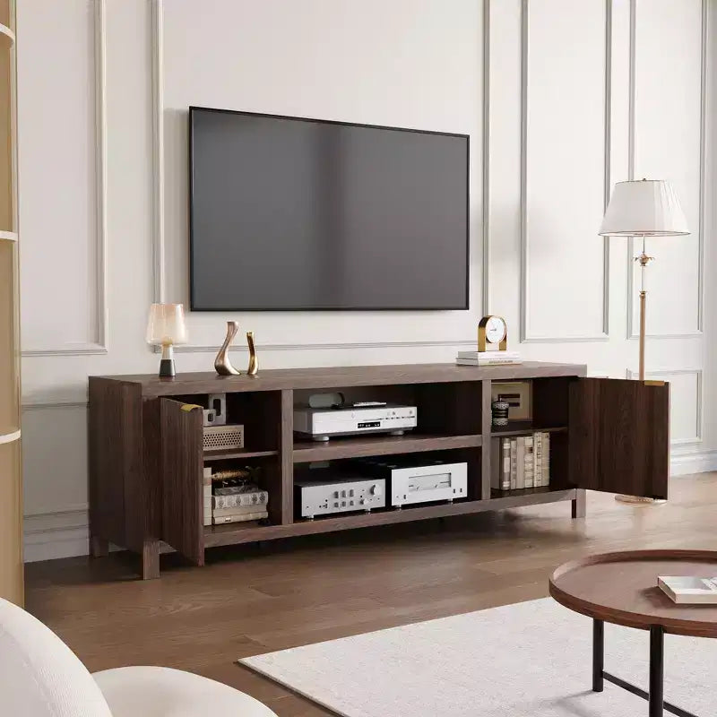 Meuble TV cannelé pour téléviseurs de 75 pouces et plus, meuble de divertissement moderne avec rangement à 2 niveaux, étagères réglables et poignées, console média pour salon et chambre