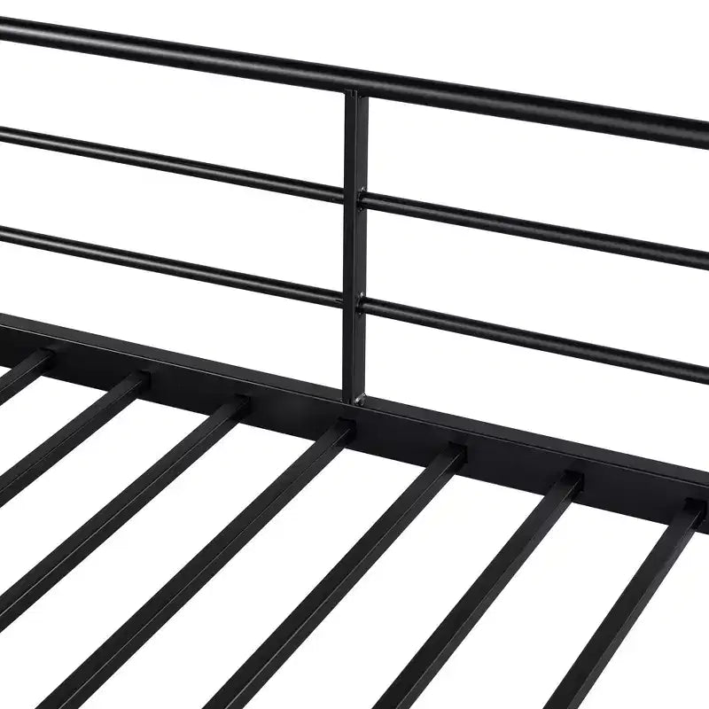 Lit mezzanine en métal pour lits jumeaux avec étagère de rangement supérieure en treillis, cadre de lit en métal robuste avec escalier de rangement pour chambre à coucher ou appartement