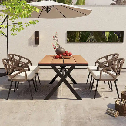 Ensemble d'extérieur contemporain avec chaises en rotin PE et table en bois composite