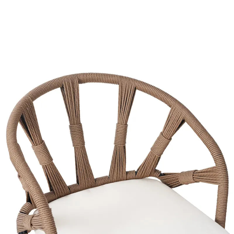 Ensemble d'extérieur contemporain avec chaises en rotin PE et table en bois composite