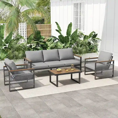 Salon de jardin en métal pour se détendre et recevoir